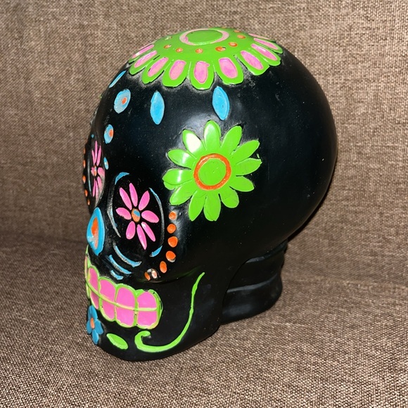 Creative Design 7 in Polyresin Sugar Skull - Picture 3 of 8